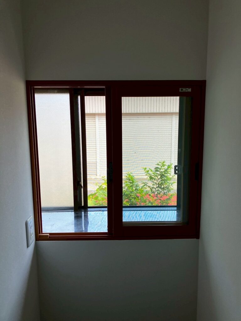 家の中で暖かく過ごしたいという施主様のご希望から、内窓も取り付けました！