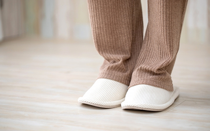 床に立っている写真