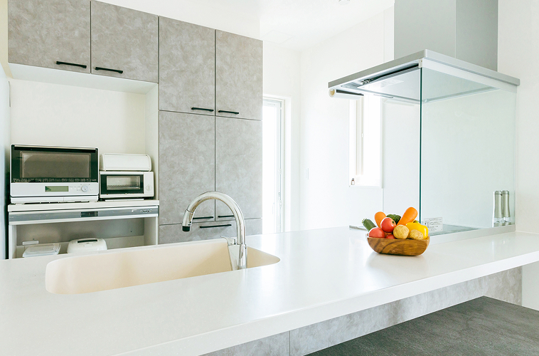 高級感のあるシステムキッチンの写真