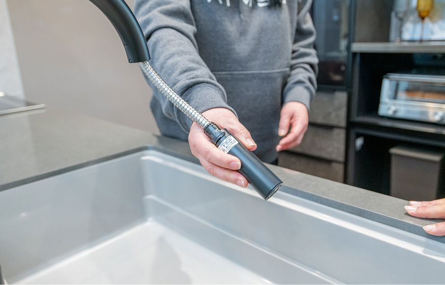 リフォーム後の綺麗な水道蛇口の写真