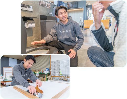 ショールームでお客様にご説明している様子、障子に糊を塗っている様子