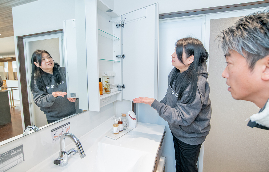 洗面台機能の説明の様子