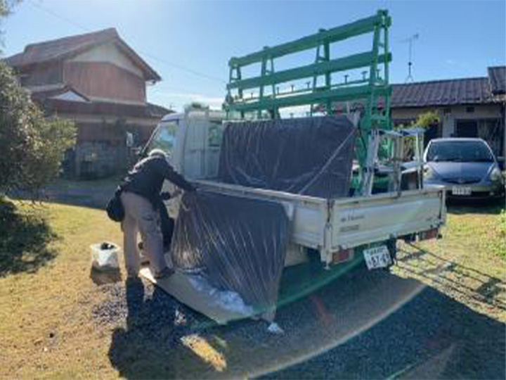 岐阜県本巣市T様 雨戸リフォーム_施工中トラック
