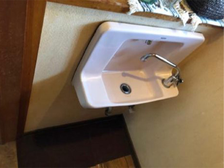 岐阜県揖斐郡A様 トイレリフォーム_施工前手洗い場