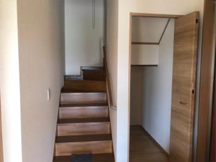 愛知県弥富市H様_施工後階段