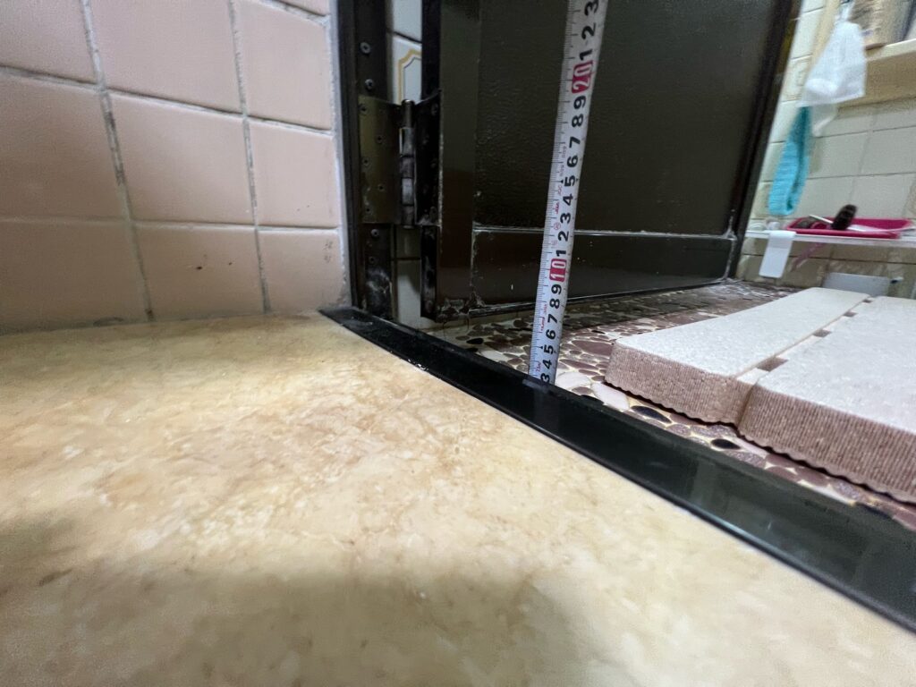 揖斐郡揖斐川町I様_施工前浴室段差