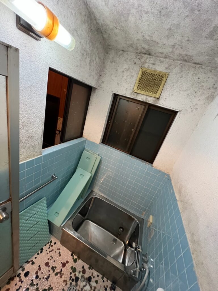 揖斐郡揖斐川町H様_施工前浴室