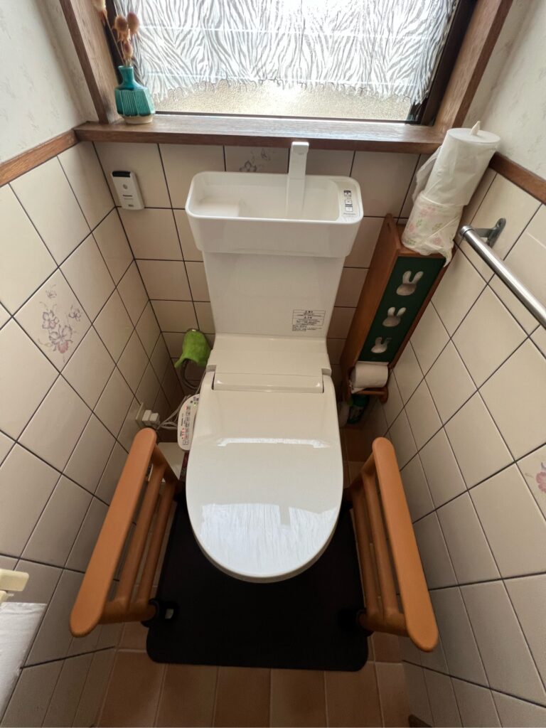 揖斐郡池田町K様_施工後トイレ(閉じた状態)