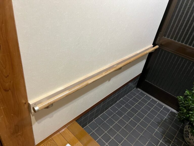 揖斐郡池田町K様_施工後玄関手すり