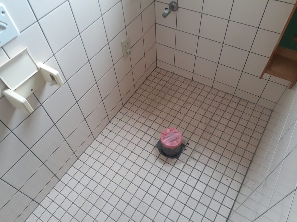 揖斐郡池田町K様_施工中トイレ取り外し