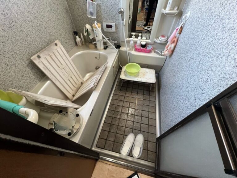 愛知県名古屋市H様_施工前浴室