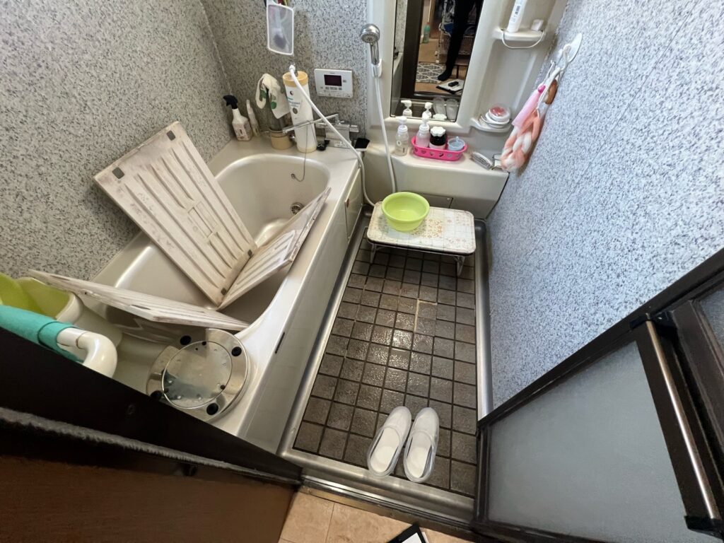 愛知県名古屋市H様_施工前浴室