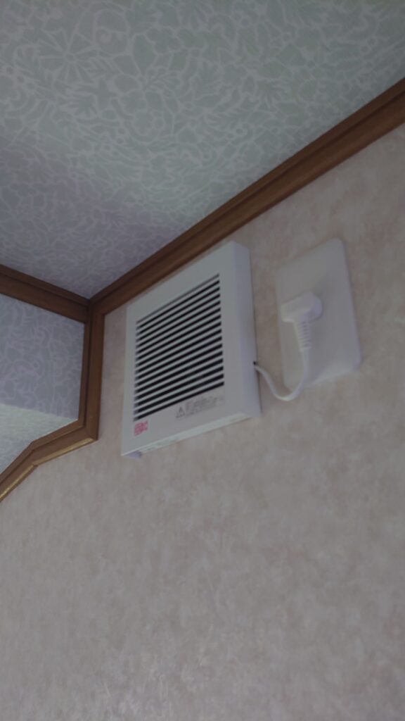 愛知県名古屋市H様_施工中換気扇