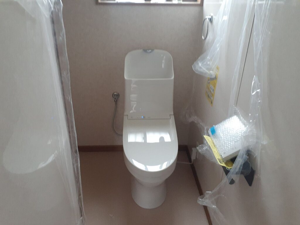愛知県名古屋市H様_施工中トイレ取り付け
