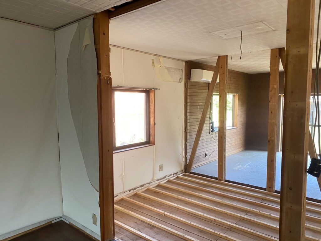 安八郡神戸町I様_施工中解体